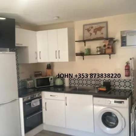 Meadowview Apt B -2 Mins Walk Carrigaline Town -Sleeps 4 - 2 Adults And 2 Kids Apartment Carrigaline