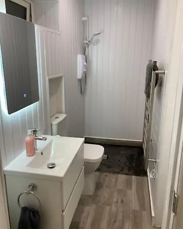 Apartment Meadowview Apt B -2 Mins Walk Carrigaline Town -Sleeps 4 - 2 Adults And 2 Kids *