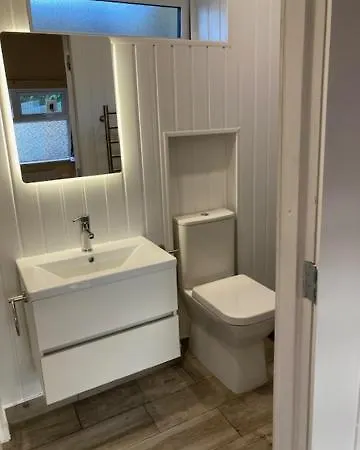 Meadowview Apt B -2 Mins Walk Carrigaline Town -Sleeps 4 - 2 Adults And 2 Kids Apartment Carrigaline